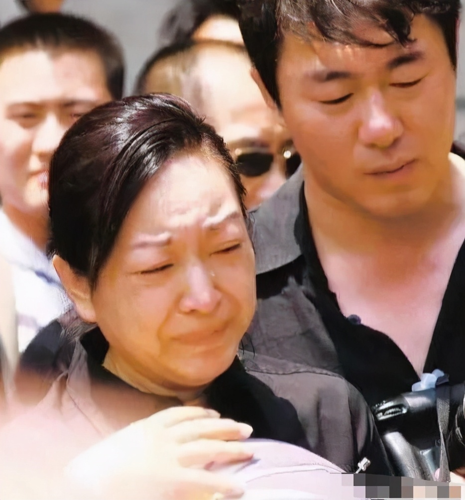 罗京去世12年母亲不知死讯,罗京去世前影像