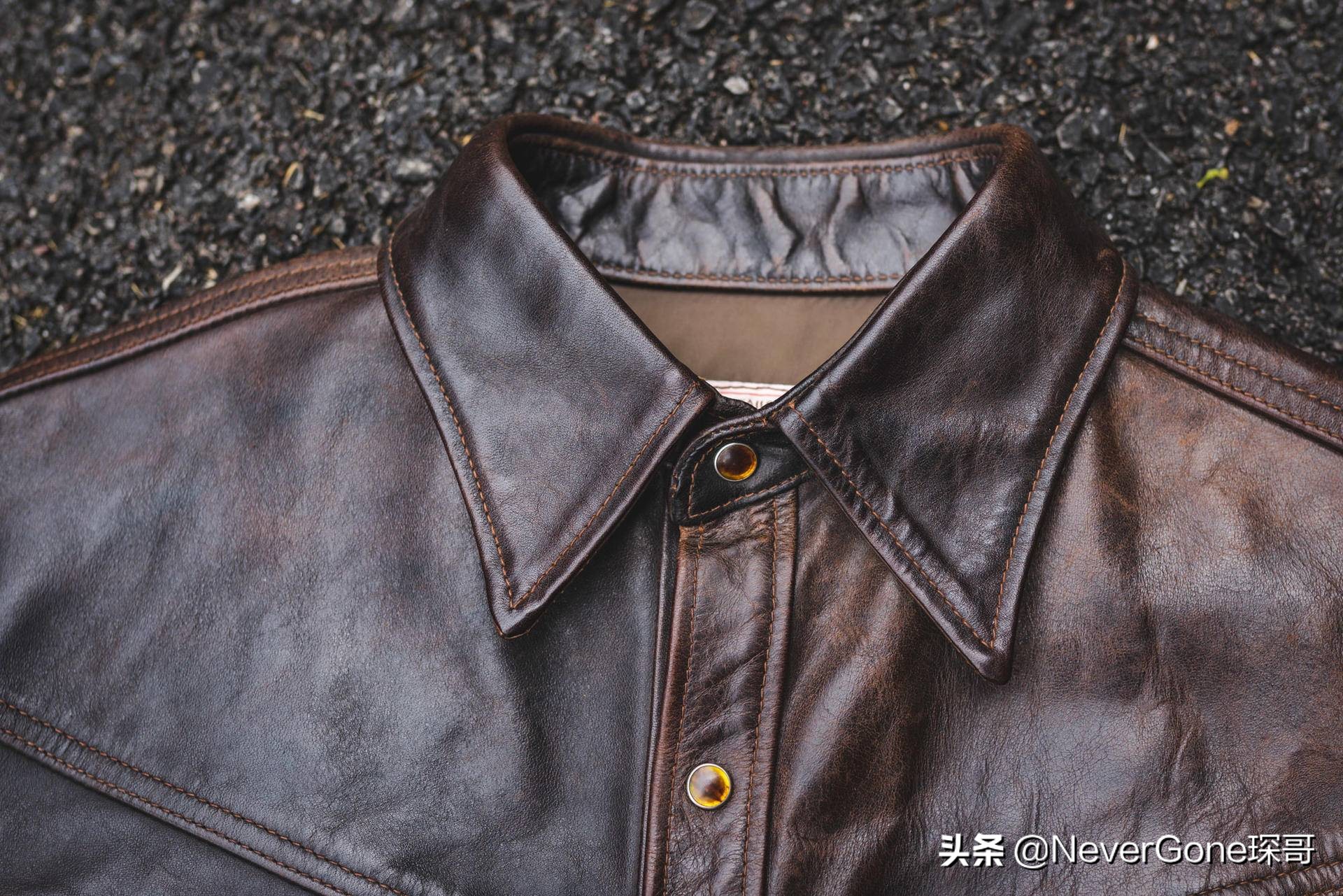 一件美特斯邦威衬衫,一件橘色衬衣