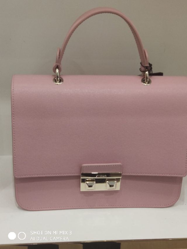 furla包包白色,furla包包属于什么档次