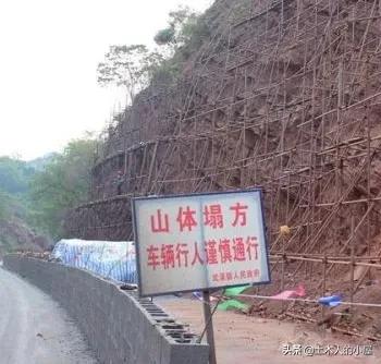 山体滑坡导致火车的侧翻,山体滑坡导致的火车事故