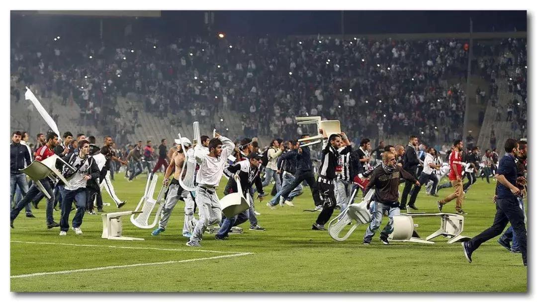 足球场为什么球员要吐口水,足球场上为什么球员乱吐痰