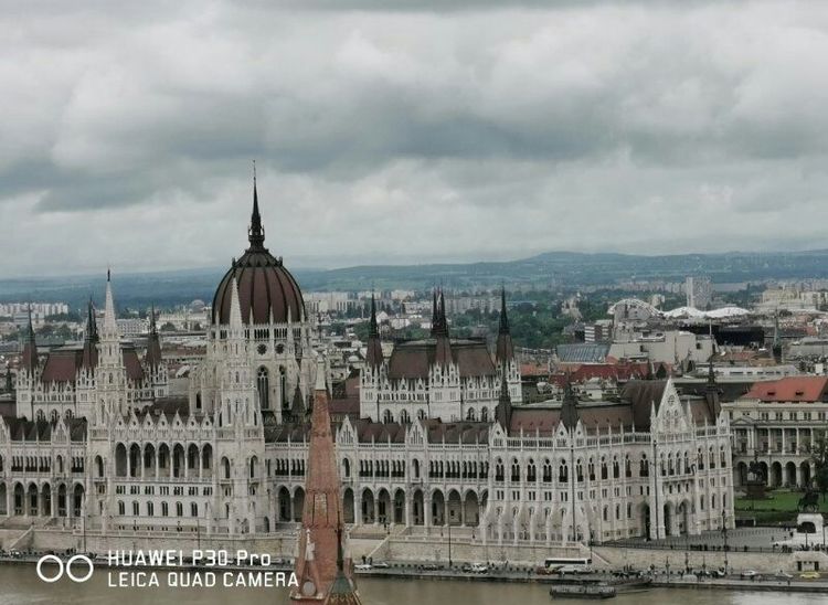 匈牙利的首都,当年陈强曾到此,两个儿子取名“布达”“佩斯”