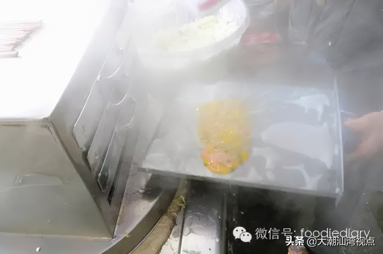 潮州哪里肠粉放花生酱,外地人吃潮州花生酱肠粉