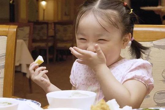 宝宝被食物噎住了怎么快速解决,宝宝被食物卡住的案例