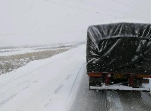 几句话透漏大货车司机的心酸,货车司机的心酸饭都来不及吃