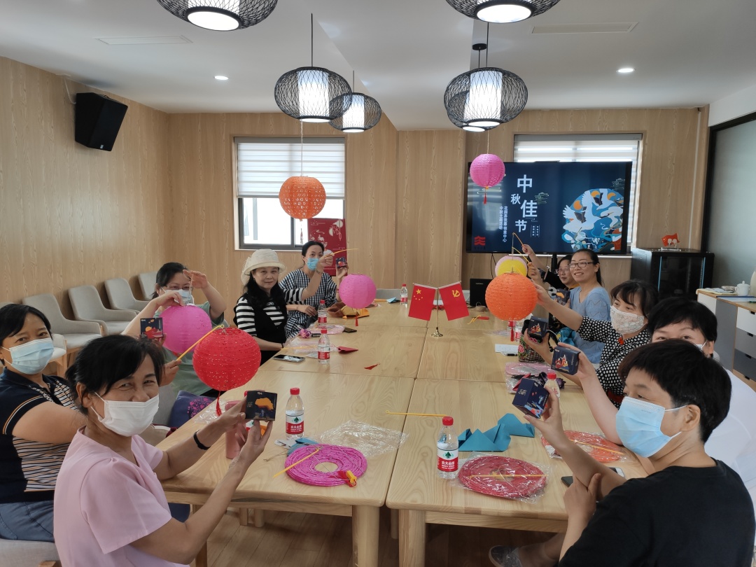 中秋遇上国庆手工花灯,中秋节亲手做一个玉兔花灯