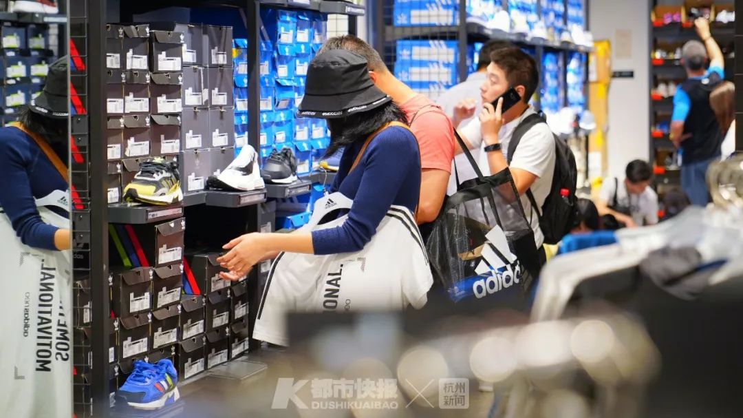 耐克阿迪有没有一定的质量问题,年轻人都穿的耐克阿迪是不是真的