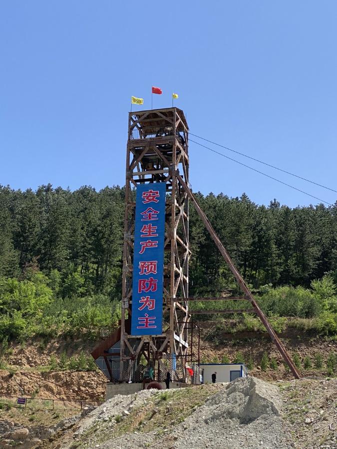 深山金矿,深山里的金矿石