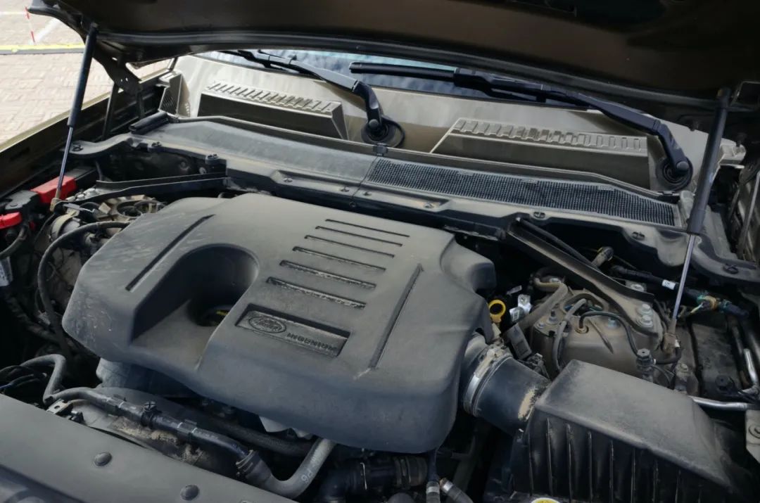 平行进口路虎卫士110版最新试驾,路虎卫士110p400e试驾