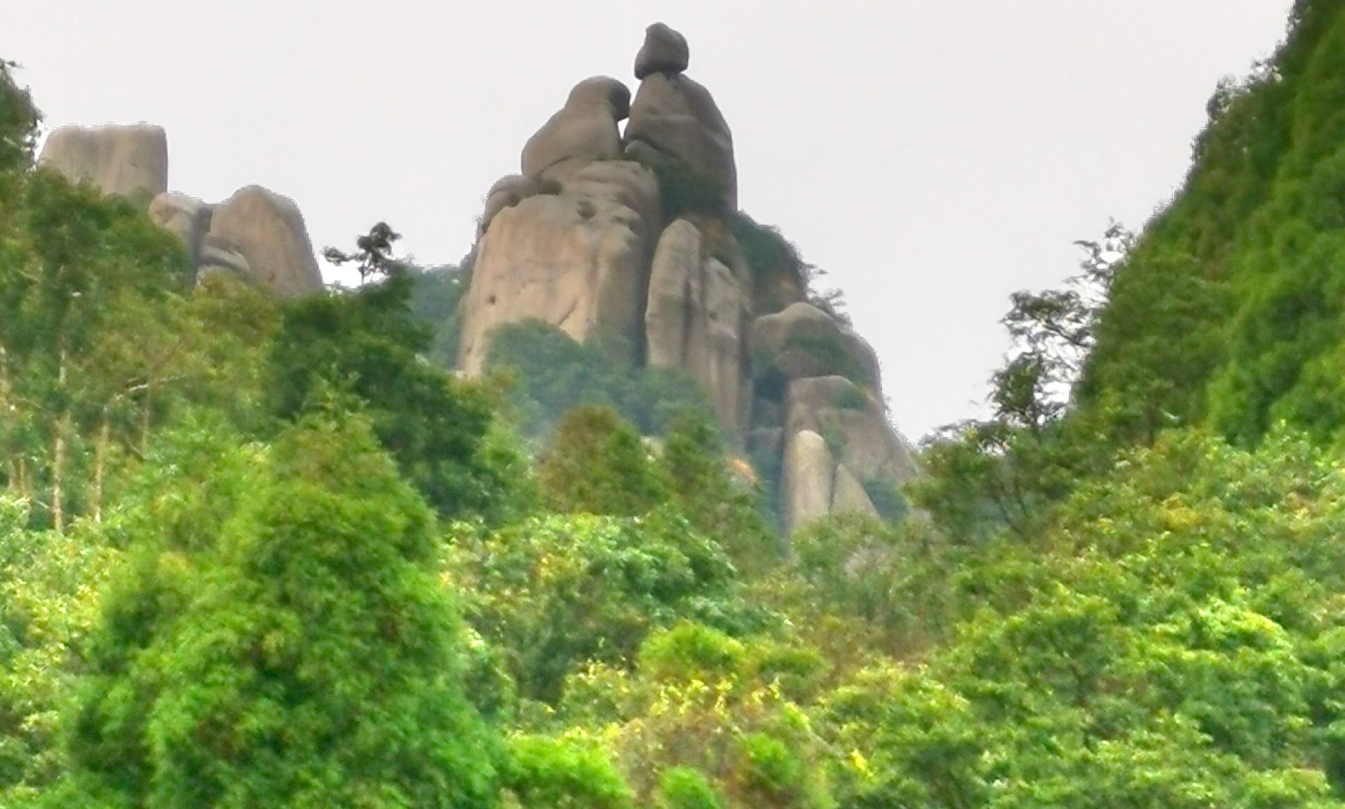 太姥山山顶日出,雨中的太姥山云雾缭绕