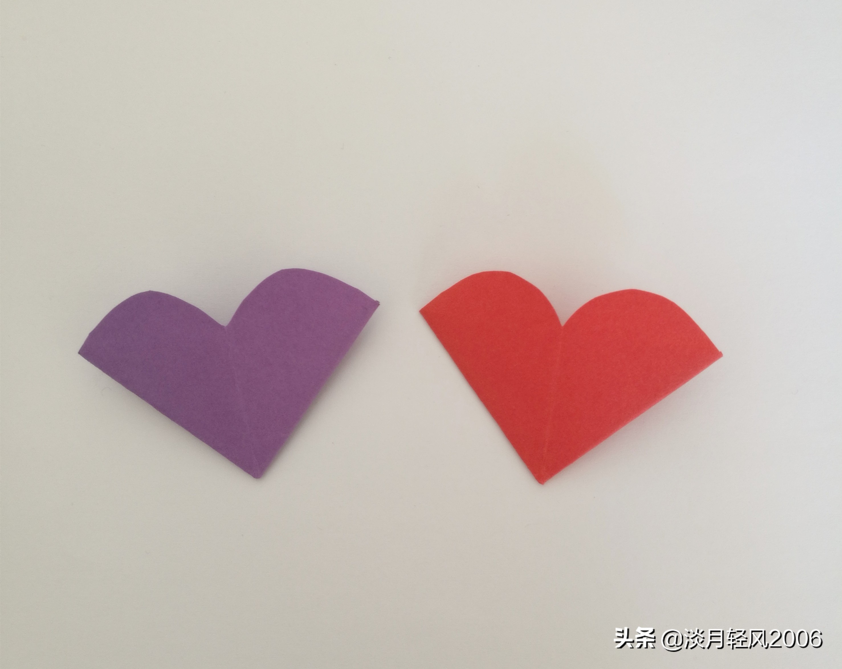 简单有趣的卡纸折心,小孩子拿卡纸折爱心