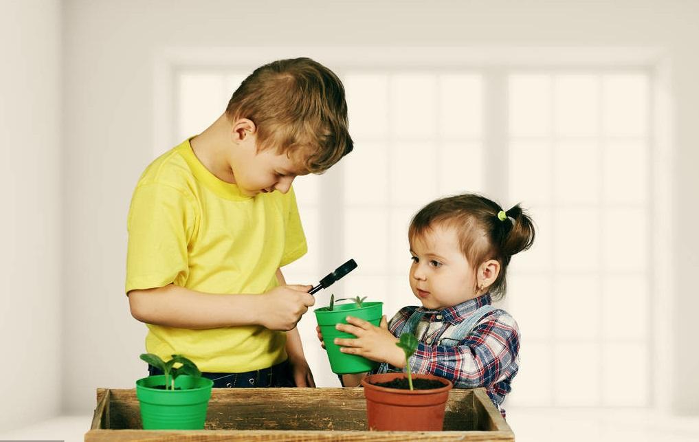 双胞胎姐姐妹妹大哭,双胞胎姐妹每天都大哭