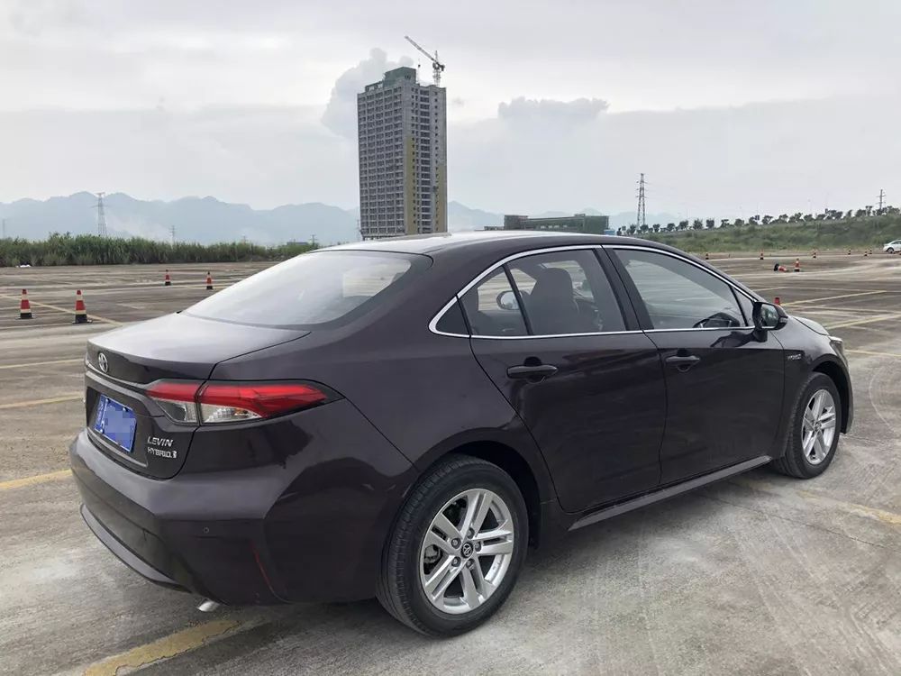 雷凌双擎运动版底盘会不会太低了,卡罗拉双擎雷凌双擎底盘对比