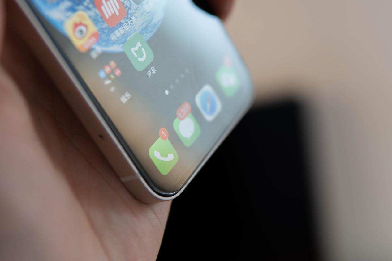 iphone12钢化膜黑边好还是透明好,倍思苹果12钢化膜防尘