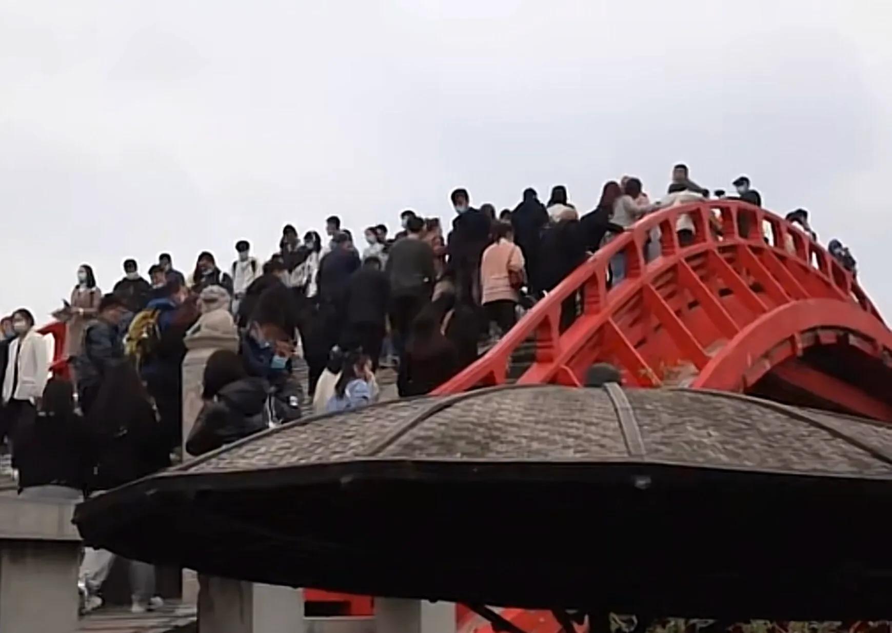 清明节去开封清明上河园,春节开封清明上河园人多吗