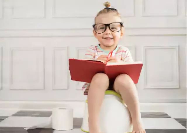 什么方法可以让宝宝不再尿裤子,怎么训练孩子戒掉尿不湿自己如厕