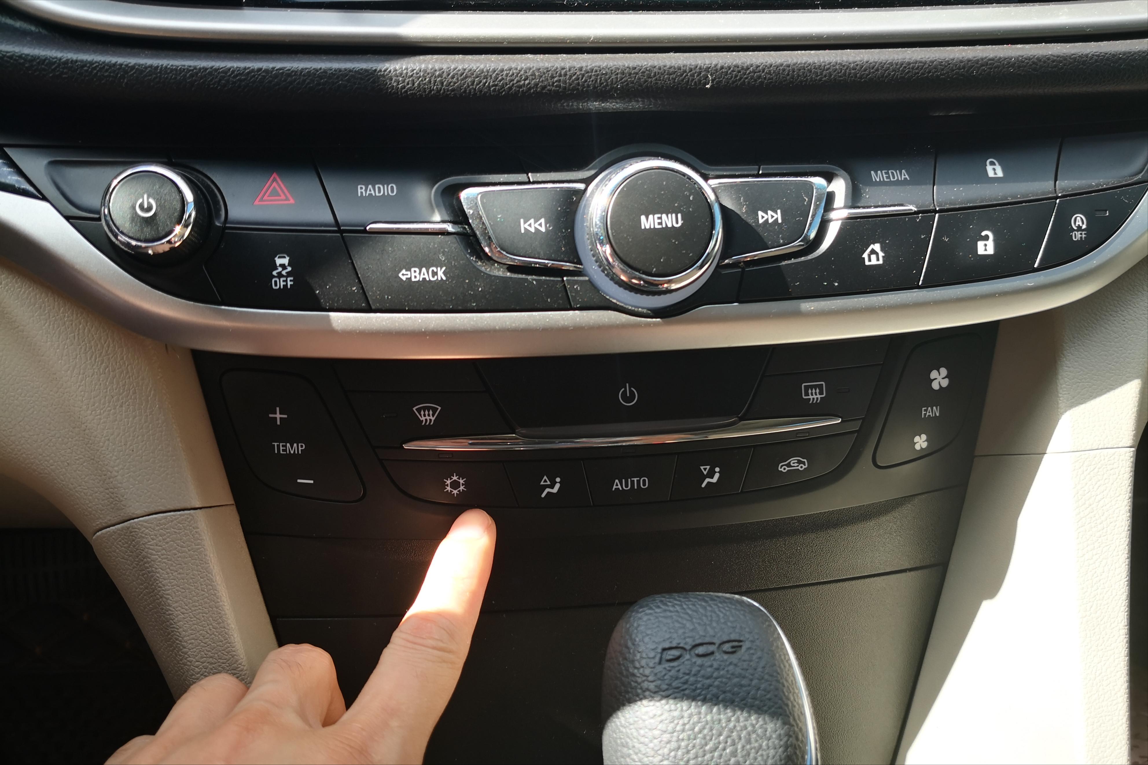 汽车空调温度大小调节的工作原理,车载空调温度和油耗有关系吗