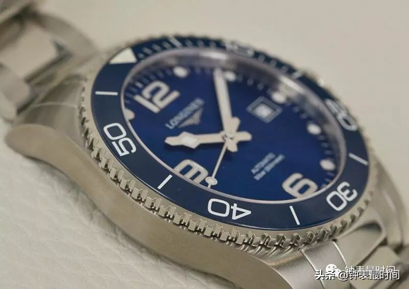 流行白陶瓷手表吗,陶瓷手表和钢表哪个好