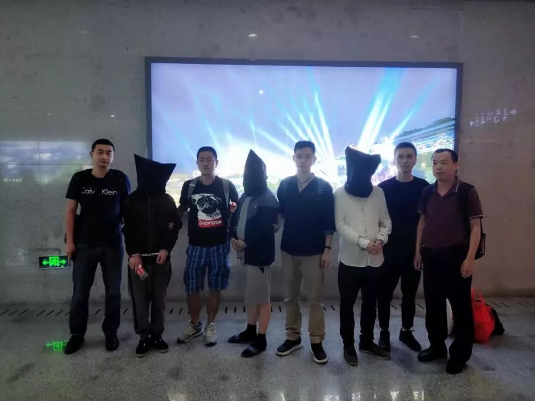 微信上卖的IQOS烟弹能戒烟？假的！南浔公安破获湖州史上最大新型*草烟**产品非法跨省案