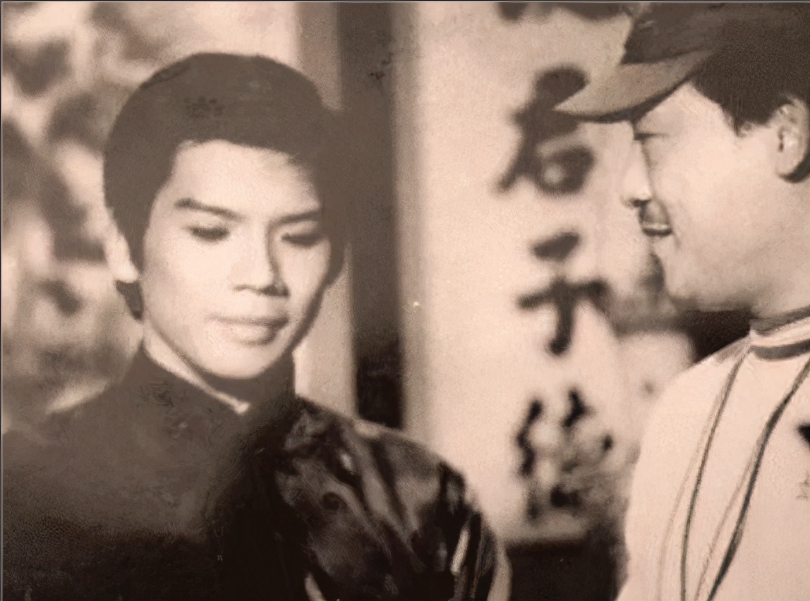 李小龙传奇最后他跟谁结婚了,李小龙的两位红颜知己