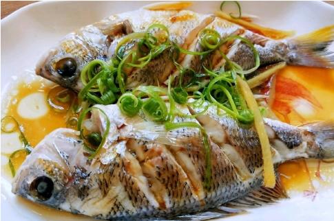 清蒸鱼最后放盐和料酒腌制,清蒸鱼千万别先放盐和料酒教你