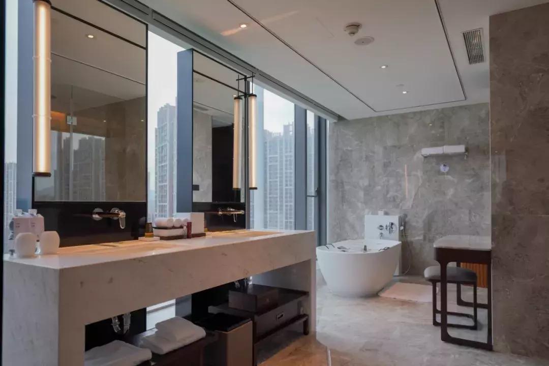 睡进这间藏身青山湖边的理想酒店，一起探寻临安城的悠居岁月~