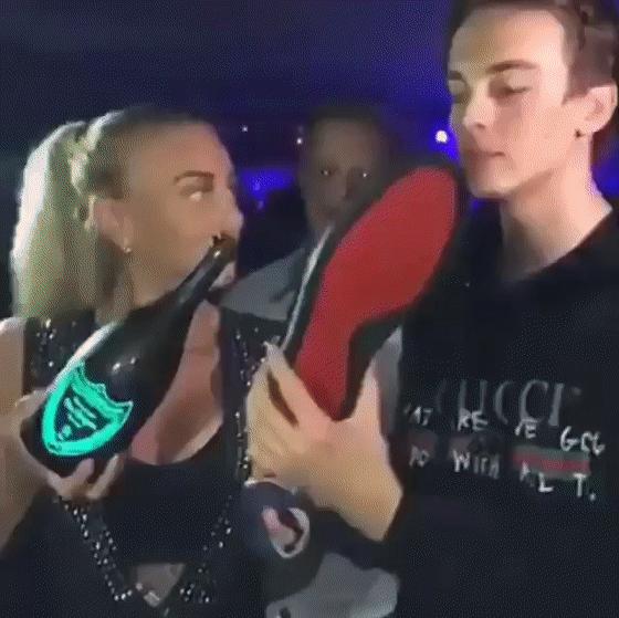 富二代发朋友圈的视频,富二代故意发朋友圈