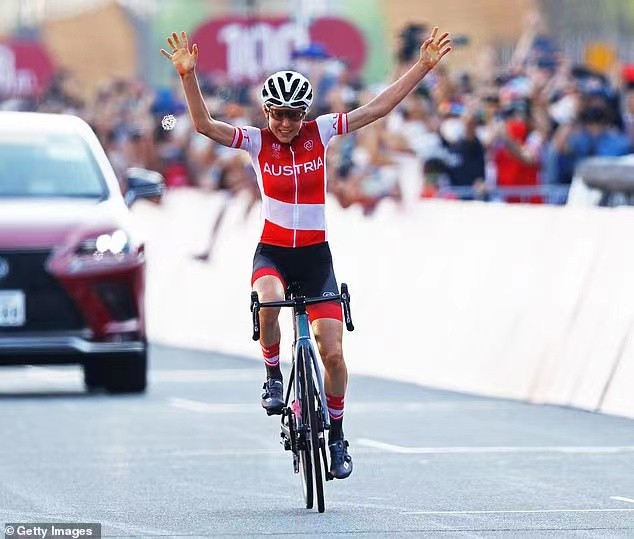 荷兰自行车手以为自己赢得金牌 (荷兰自行车手势)