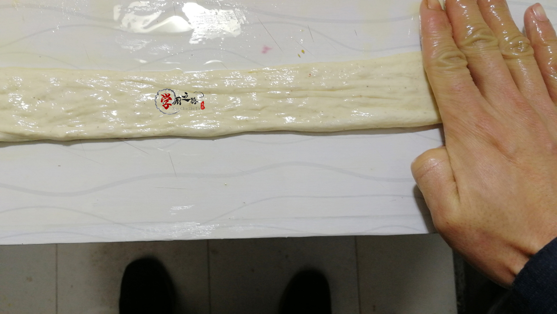 油条怎么做酥脆松软500克面粉隔夜,油条最简单的做法1千克面粉