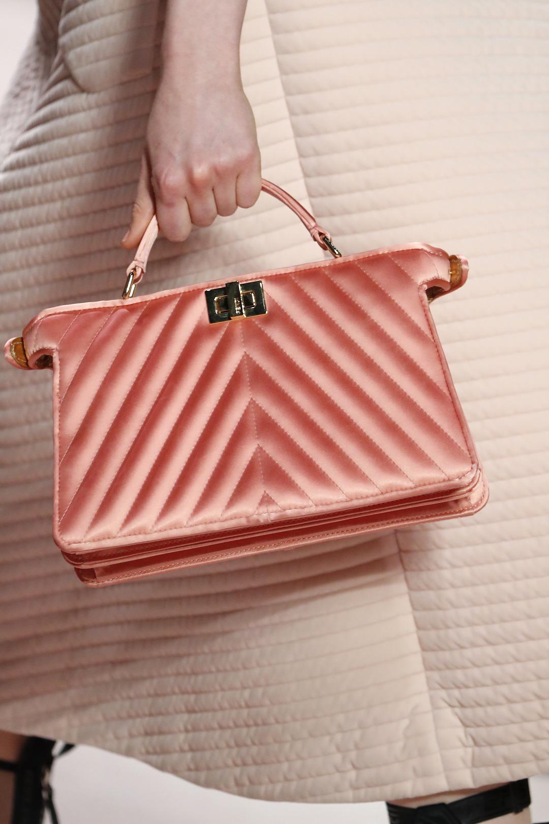 2023新款时尚半圆马鞍包,新款时髦高级感包