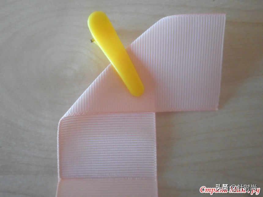 丝带儿童头花蝴蝶结手工制作过程,丝带蝴蝶结头花制作教程