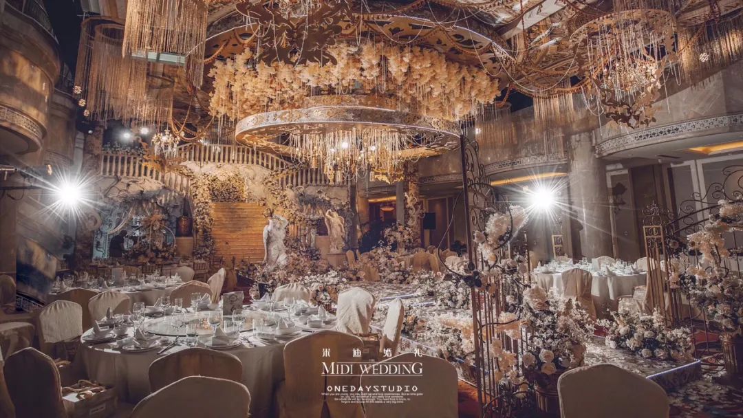 奢华的金色系欧式复古风婚礼,欧式宫廷风简约风婚礼