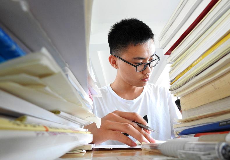 国内“退步明显”的985大学，人才流失严重，如今排名令人惋惜