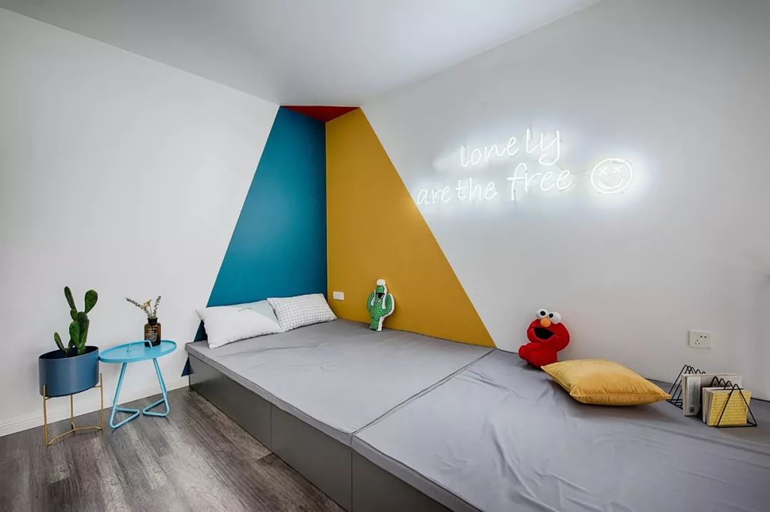 卧室太小床头柜放不下来,卧室床不放床头可以吗