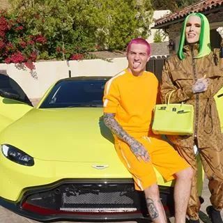 在飞机吃汉堡,在飞机上吃米其林大餐