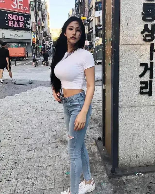 搞笑GIF开心一刻：你这日子不容易，吃大米粥配食盐