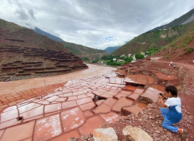 他叫辛巴，不是狮子王，8岁穿越12国：最好的教育，永远在路上