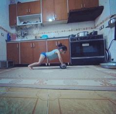 拥有6块腹肌的5岁孩子，人送外号“小泰山”！成年人都要跪了……