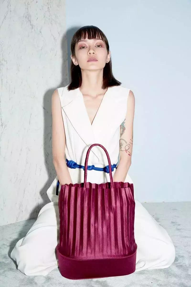 1000左右的包包品牌推荐,1000块钱能买什么大牌的包