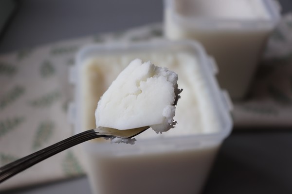 厨房有油的水怎么处理,厨房里的油怎么清除