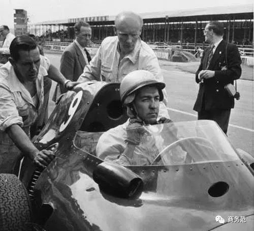 89岁前F1总裁宣布妻子怀孕。大女儿已65岁，妻子44岁整天买买买。