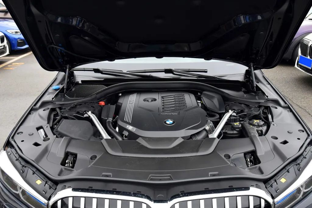 宝马7系和x7内饰哪个好,宝马7系和宝马x7哪个好