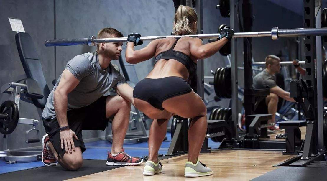 健身正确深蹲视频,健身深蹲不粗腿正确姿势