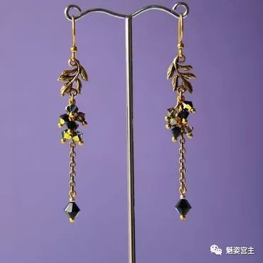 施华洛世奇水晶和珠子打造闪亮弹簧吊坠手链，附制作图解教程