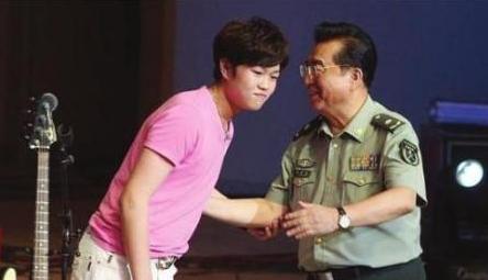 白岩松谈孩子断绝关系,白岩松高考考了几次