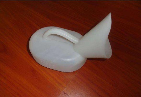 高速堵车小便怎么解决,高速堵车突然内急怎么办