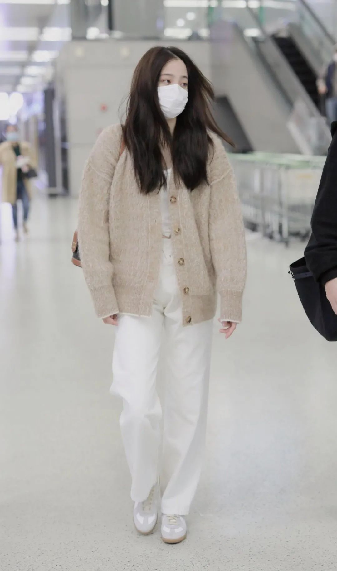 德训鞋奶油蓝白,白百何黑色德训鞋穿搭