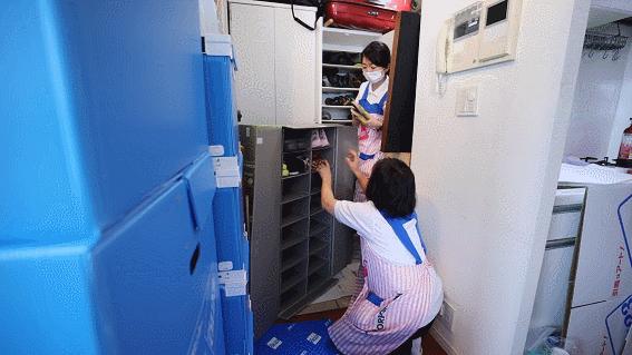 “变态”到极致的日本人，连搬家都不放过，网友拍下全过程！