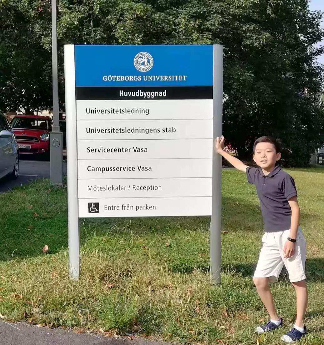 让自己成为孩子成长路上的摆渡人,父母是孩子成长路上的摆渡人