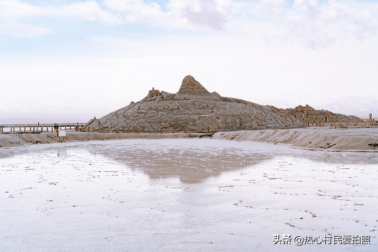 两个小伙去西藏,两个小伙在野外游玩